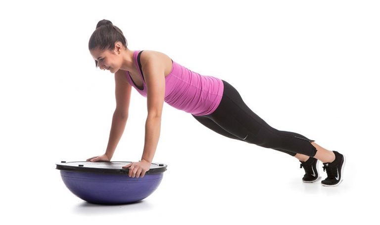Planke bosu bold - Core-træning er overvurderet mod rygsmerter - Smertefribevægelse