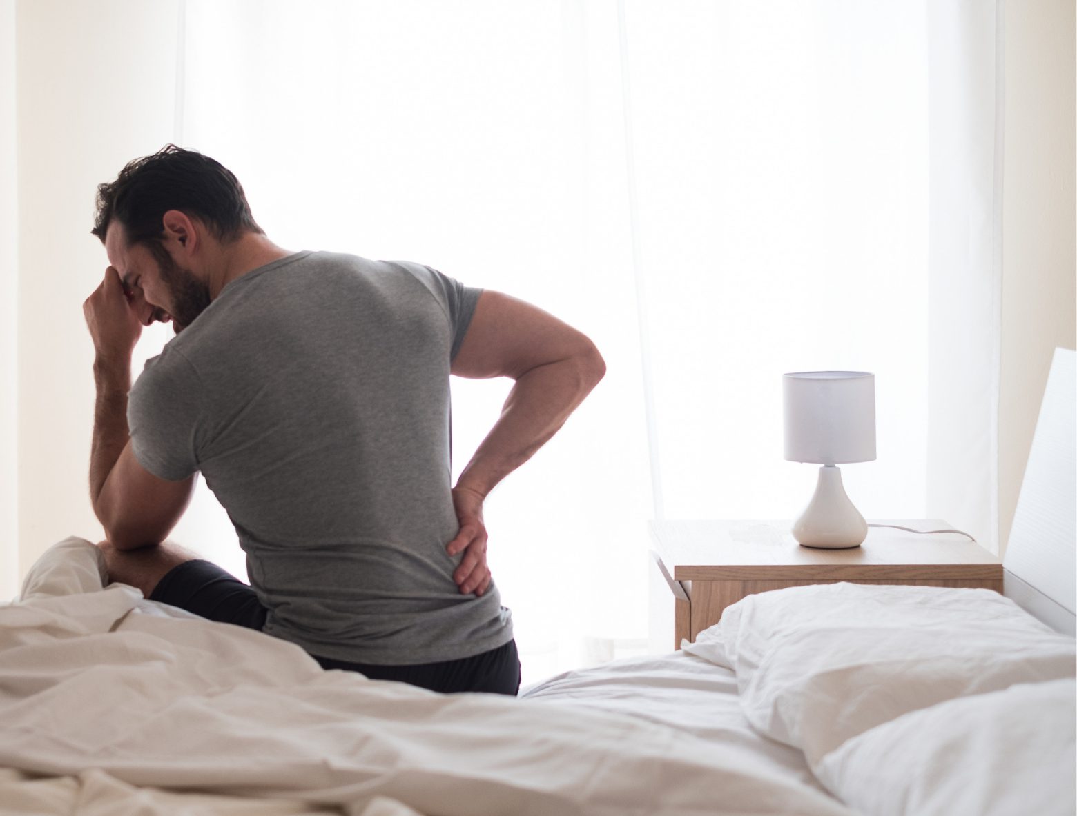 Rygsmerte mand - Spinalstenose i lænden: Sådan behandler du det selv - Smertefribevægelse